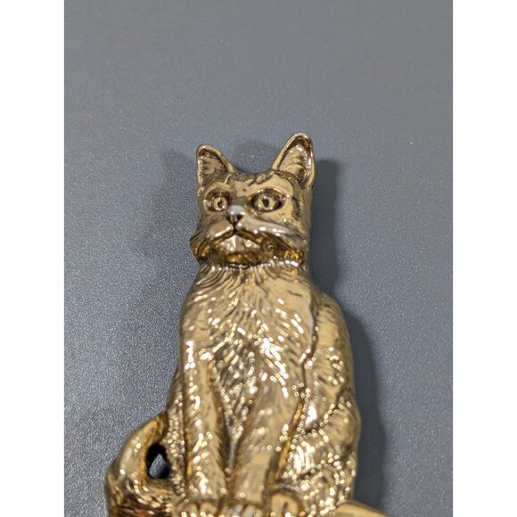 Vintage 1928 Cat Sitting On Embroidered Rose Cushion Pillow Brooch - Picture 5 of 8